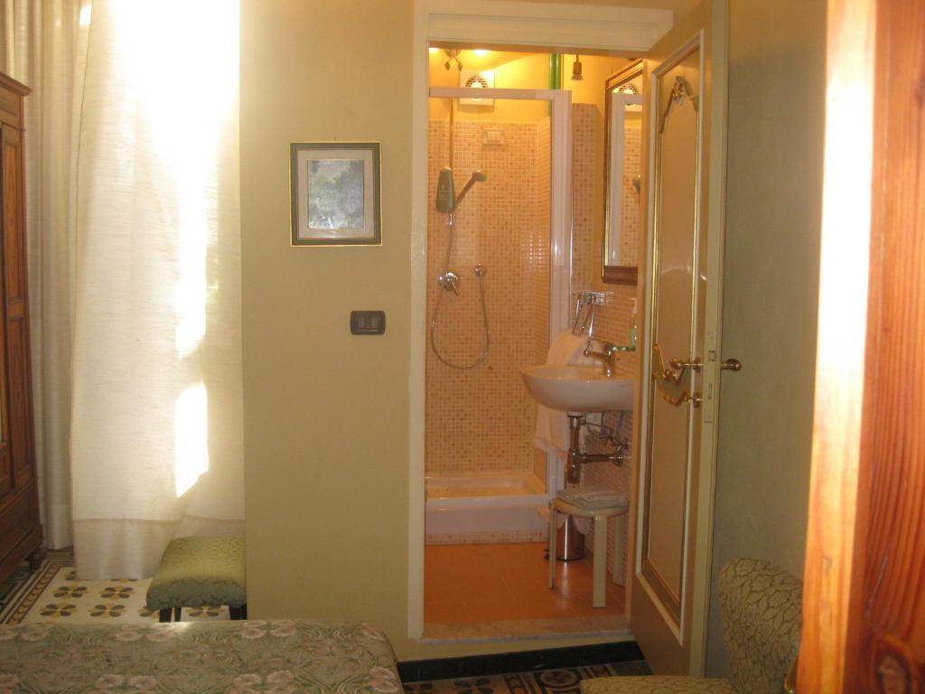 لوكا Villa Patrizia B&B الغرفة الصورة